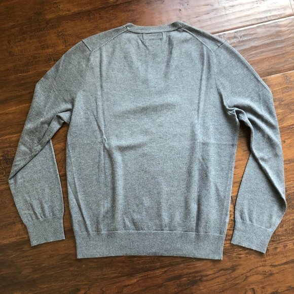 Banana Republic gray mens vneck sweater M medium - Picture 2 of 5
